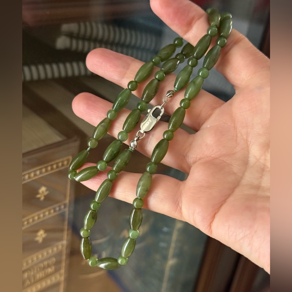 Nephrite jade barrel and round bead solid sterling silver necklace - Picture 4 of 9